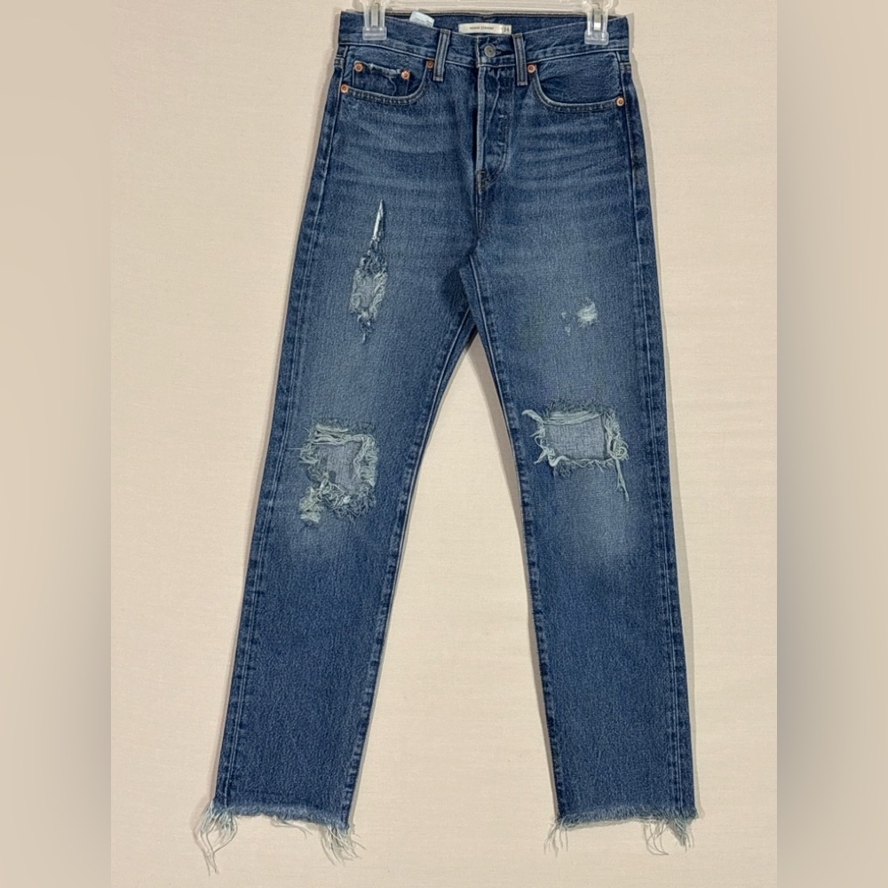 Levi's Distressed Cropped Jeans in Deep Blue